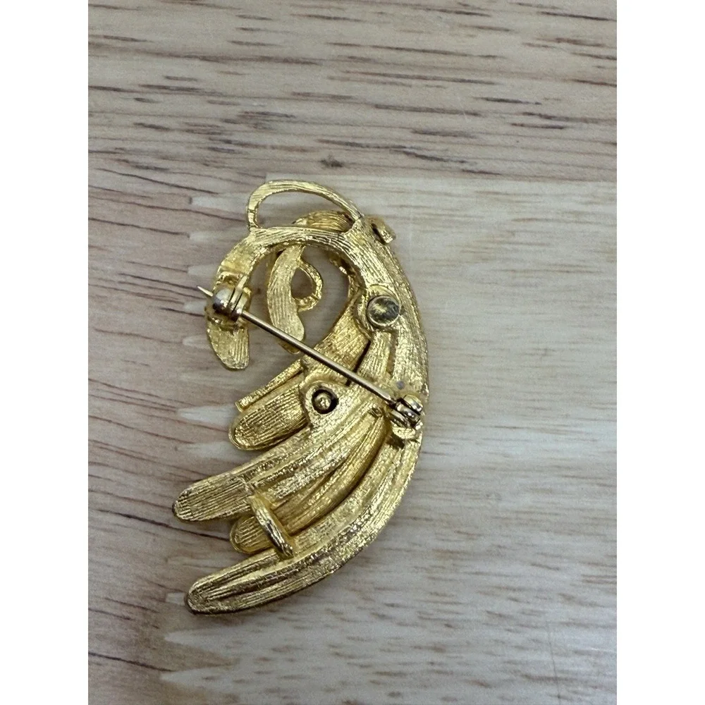 Vintage Gold Tone Feather Pin‎  Leaf Brooch Whimsical Career.